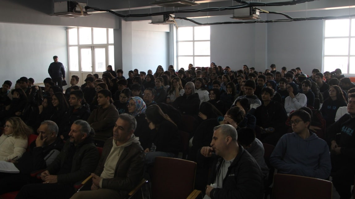 OKULUMUZDA BİLGİVE KÜLTÜR YARIŞMASI FİNALİNDE 10/D SINIFI 1. OLMUŞTUR